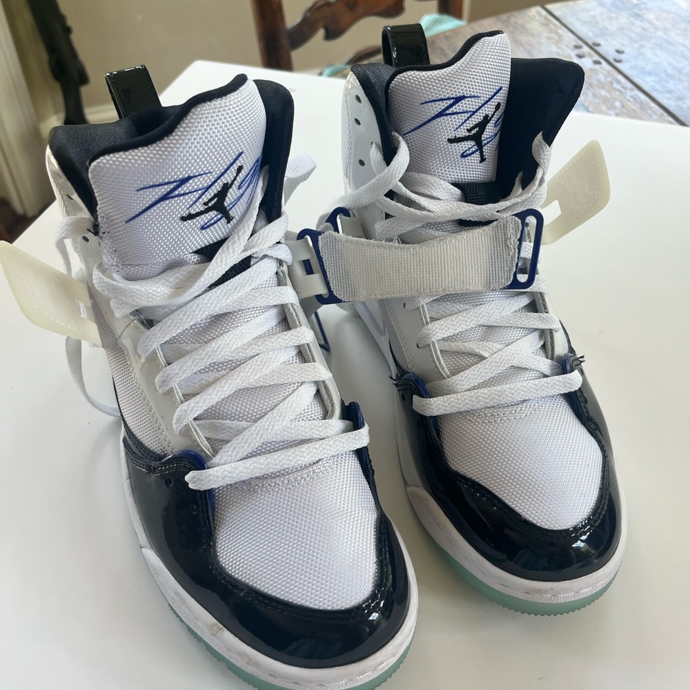 Jordan Flight 45 “Midnight Navy” size 8